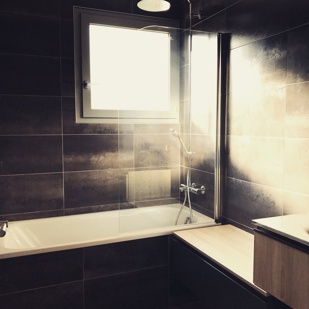 Rénovation de salle de bains — douche et baignoire